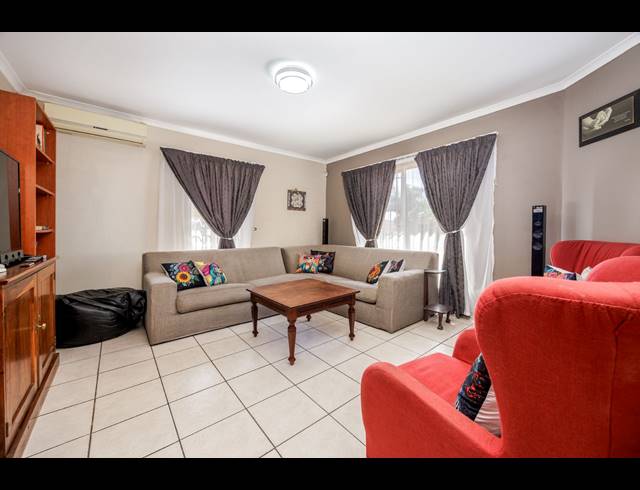 3 BEDROOM HOUSE FOR SALE IN SONSTRAAL HEIGHTS